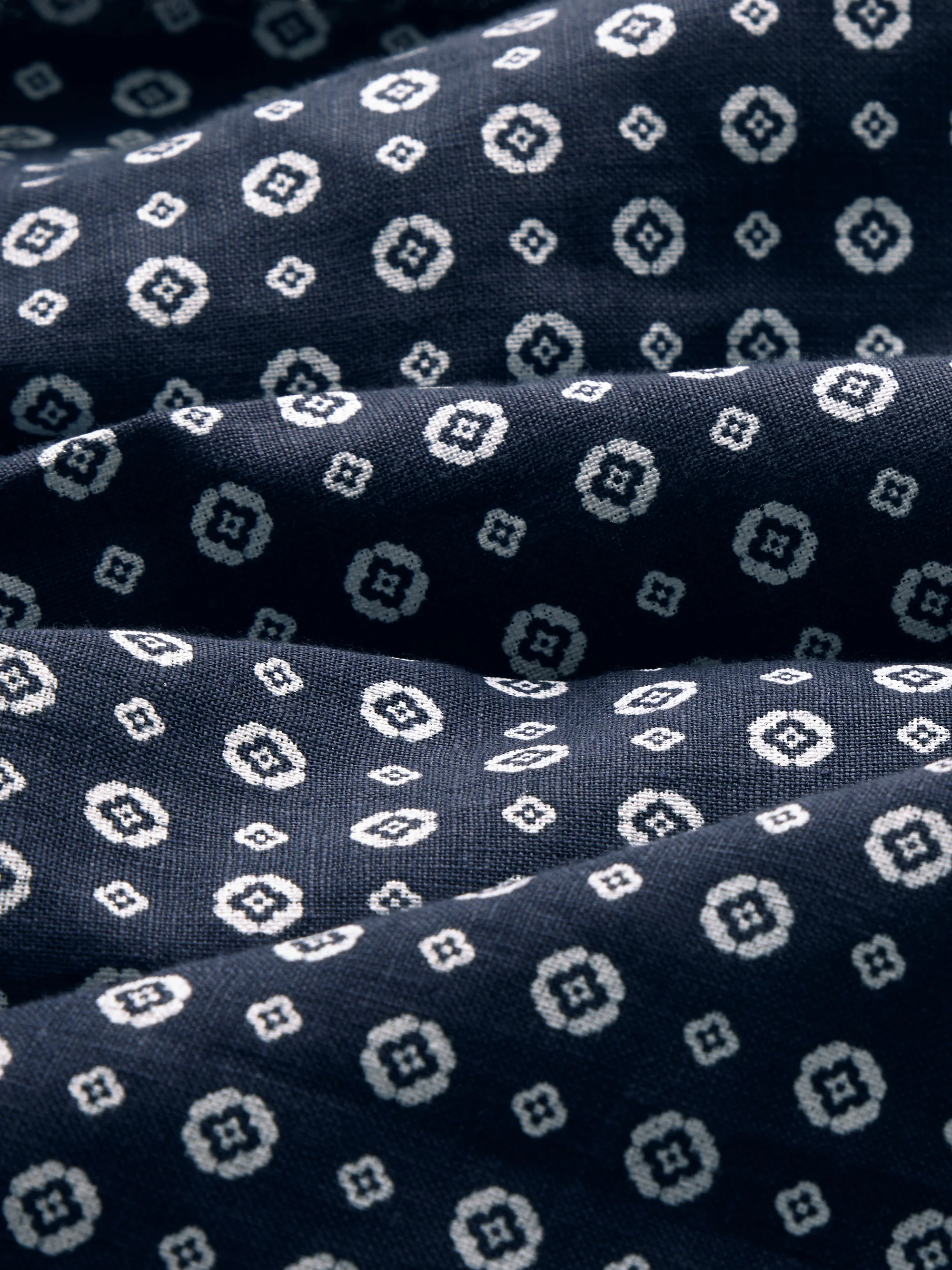 Men's Shirt Milan Linen Navy Blue & White Rose Motif - Image 5