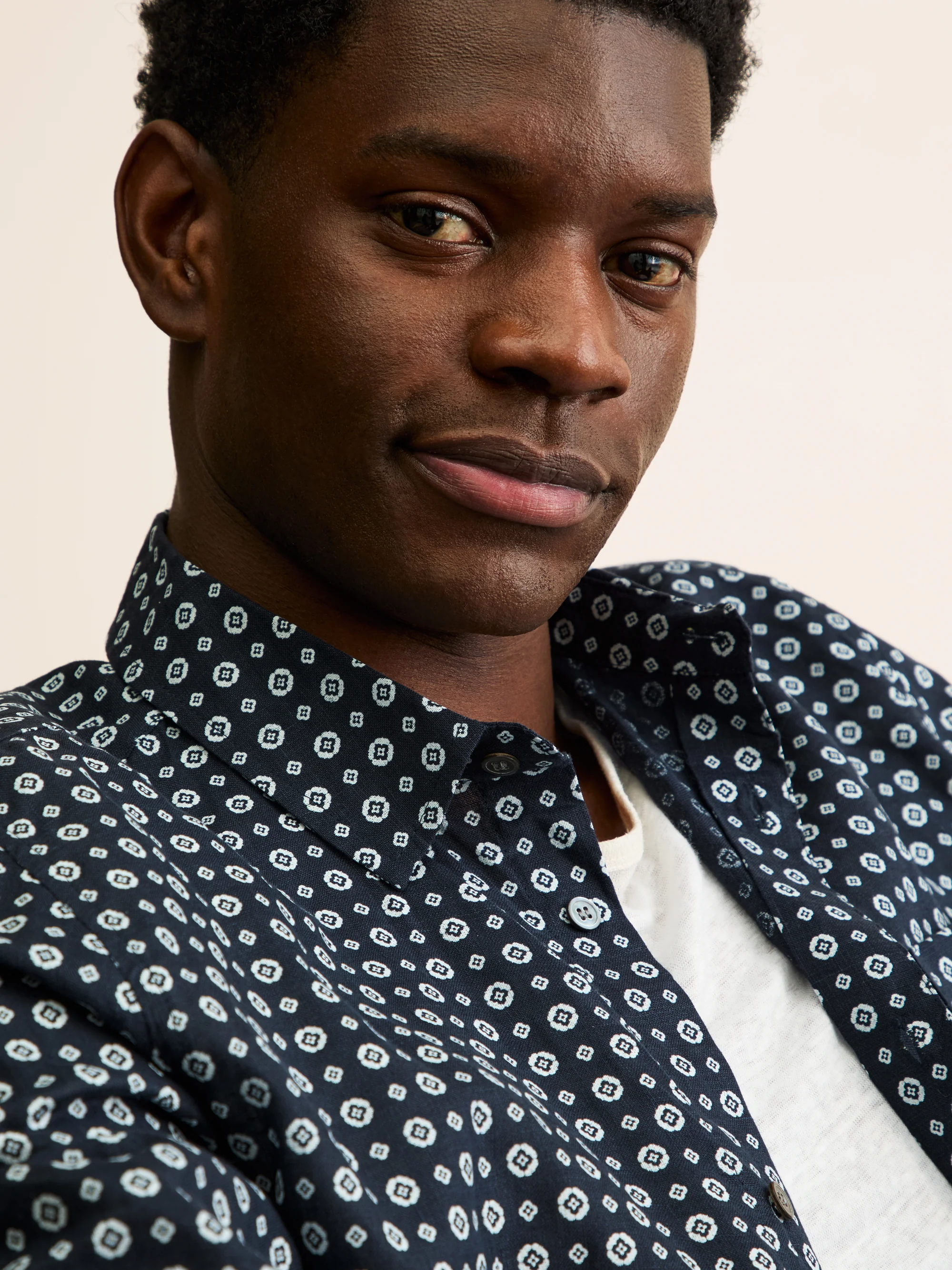 Men's Shirt Milan Linen Navy Blue & White Rose Motif - Image 6