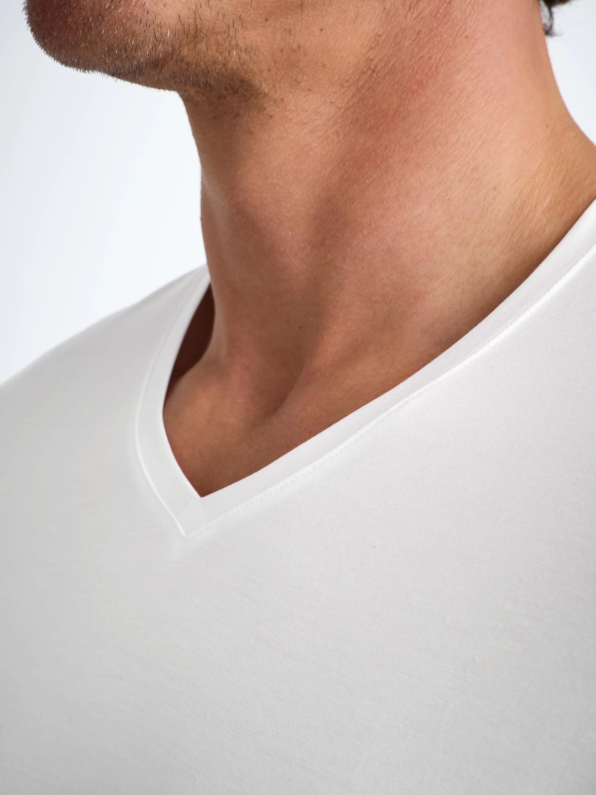 Men's V-Neck T-Shirt Basel Micro Modal Stretch White - Image 5