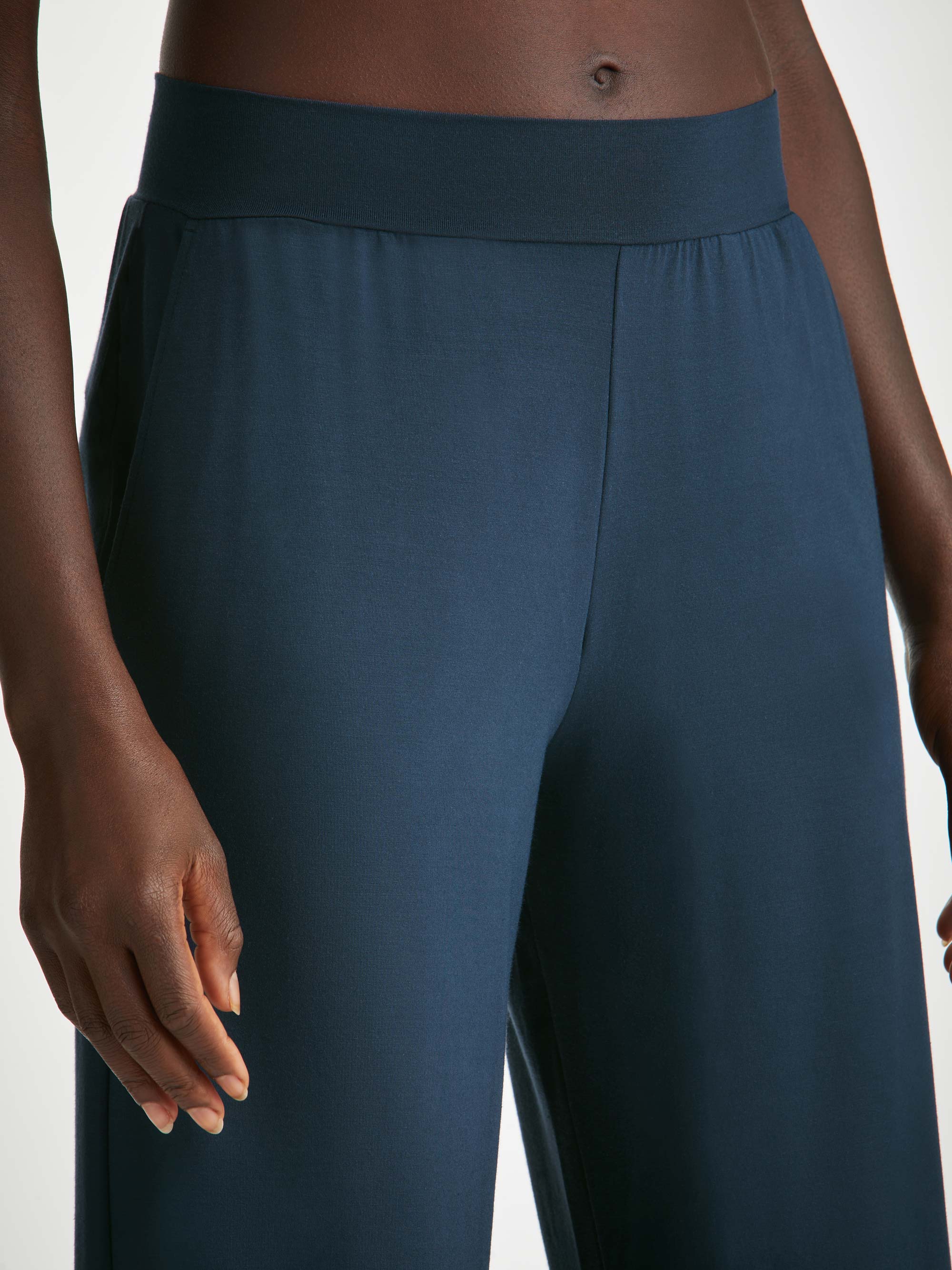 Women's V-Neck T-Shirt and Lounge Trousers Navy Set - Image 4