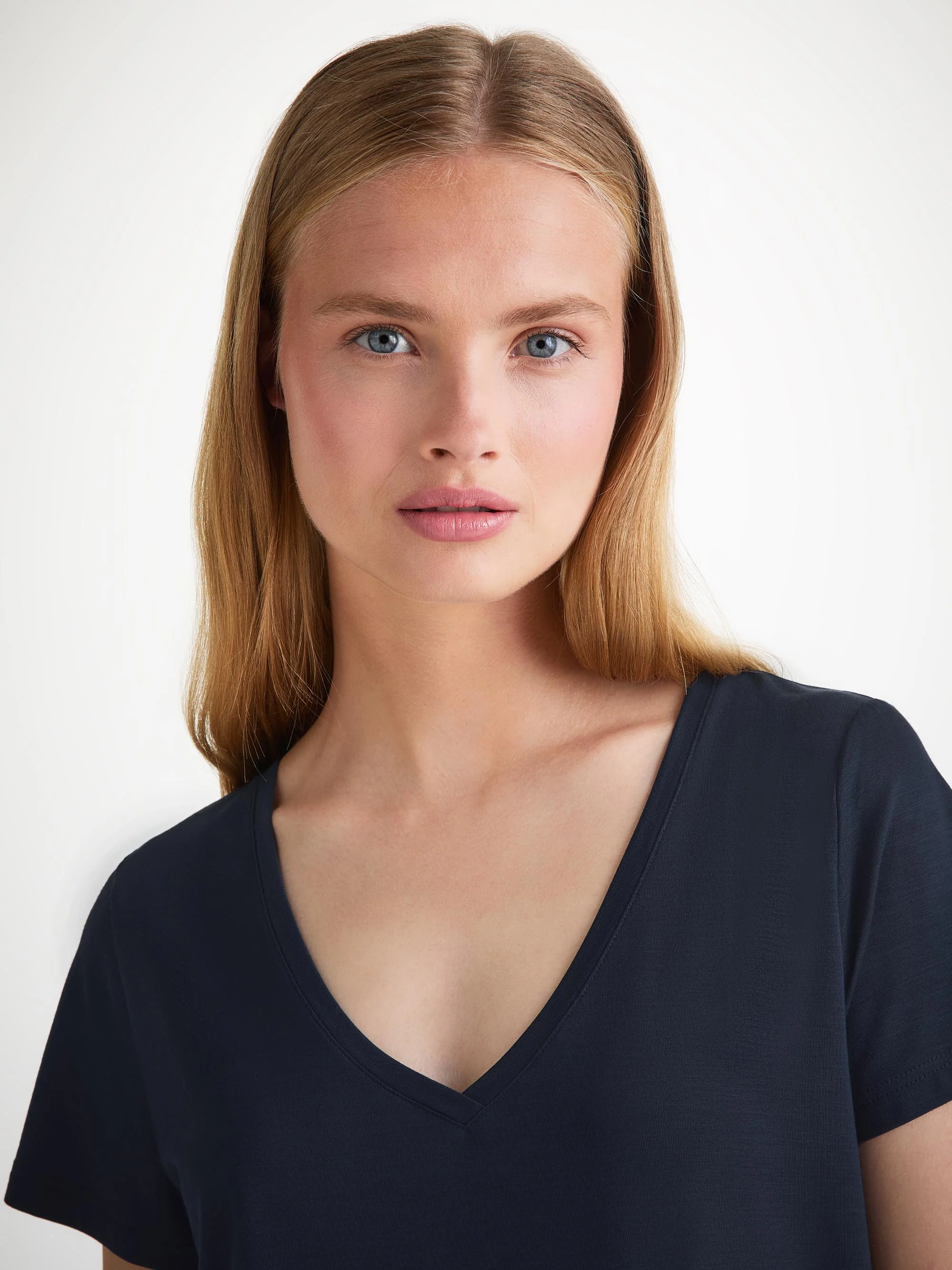 Women's V-Neck T-Shirt Lara Micro Modal Stretch Navy - Image 4